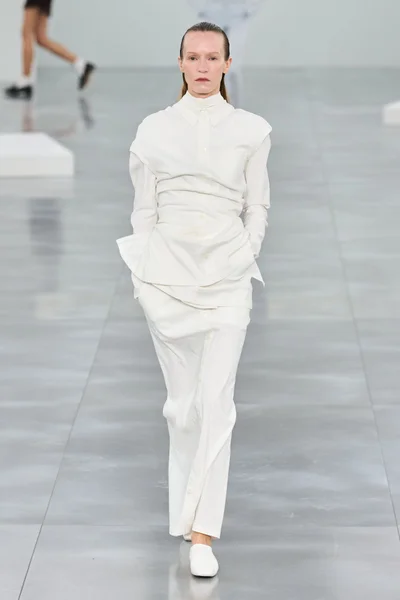 Look 15